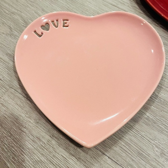 ❤️ Williams Sonoma Valentine heart shaped plates ❤️ - Picture 2 of 12